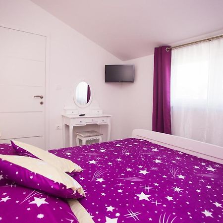 App Sara Apartment Kanfanar Exterior photo